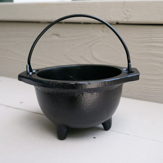 Medium Plain Black Cast Iron Cauldron with Handle