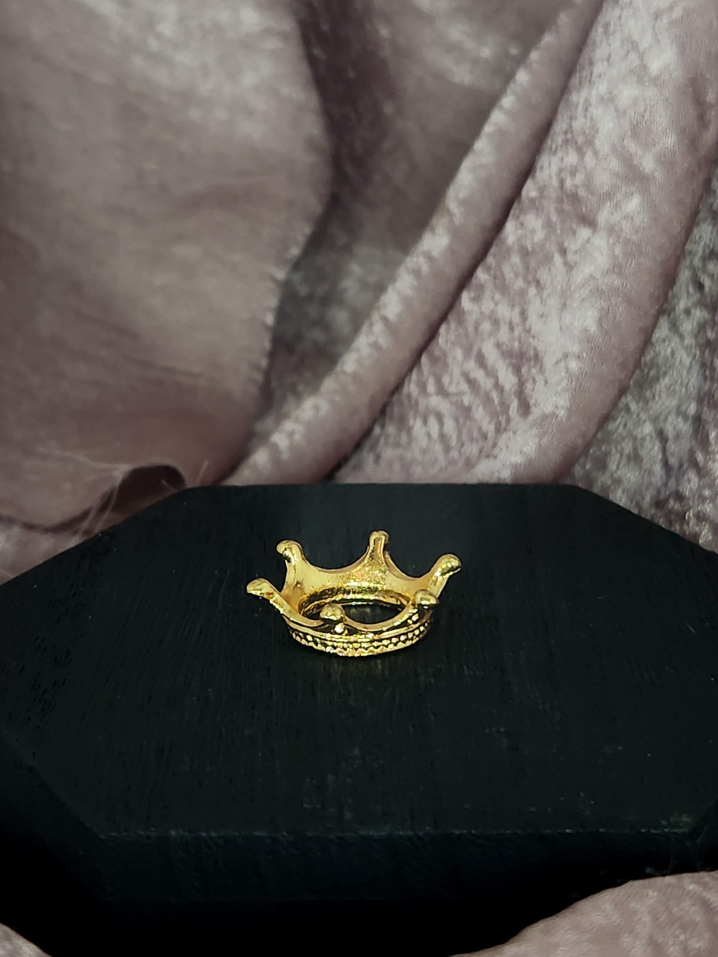 Small Crown Sphere Holder