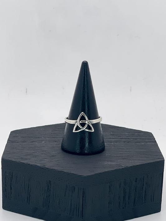 Triquetra Ring